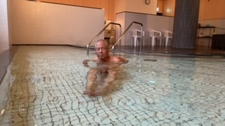 さるふつ温泉憩いの湯 道の駅さるふつ公園に併設の日帰り温泉施設憩いの湯に入って温まりました。今日は一日中雨が降って風が非常に強くて気温が低くて